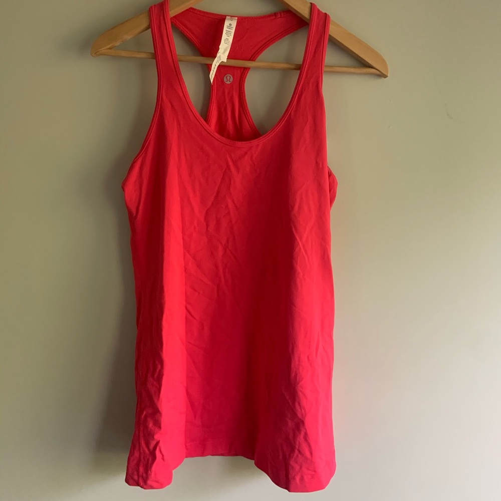 super cute lululemon tank top!!